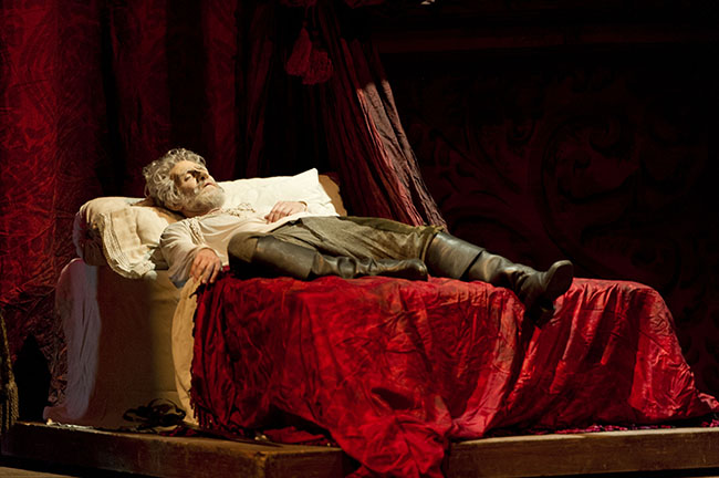 Hugo Therkelson som Don Quijote, en trött hjälte – men en glad pensionär. Foto Hans Nilsson