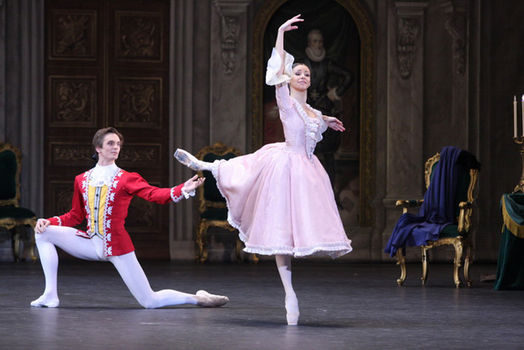 Kristina Kretova som Angela och Artemy Beljakov som Prins Frederici. Foto Elena Petisova