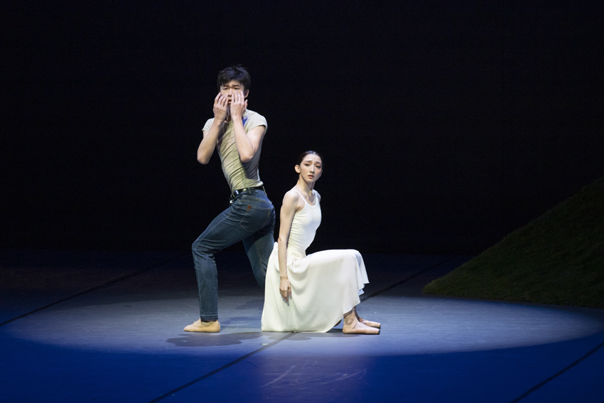 Sun Ruichen and Cao Shuci in ‘The Lonely One in Autumn’from John Neumeier’s Song of the EarthPhoto Kiran West