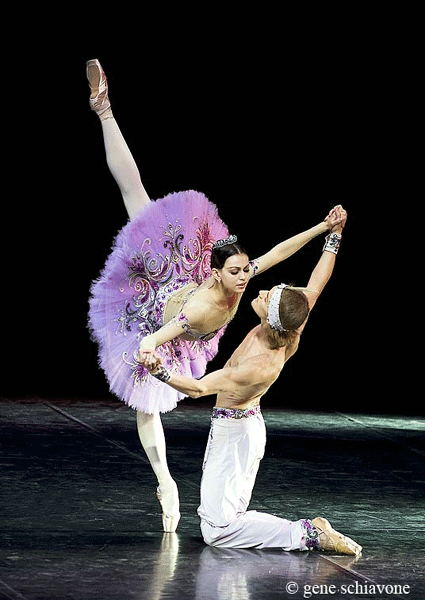 Anastasia och Denis Matvienko i Le Corsaire. Foto Gene Schiavone