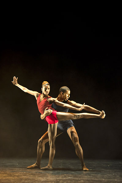 Cira Robinson and Jazmon Voss i Human Revolution. Foto Ballet Black