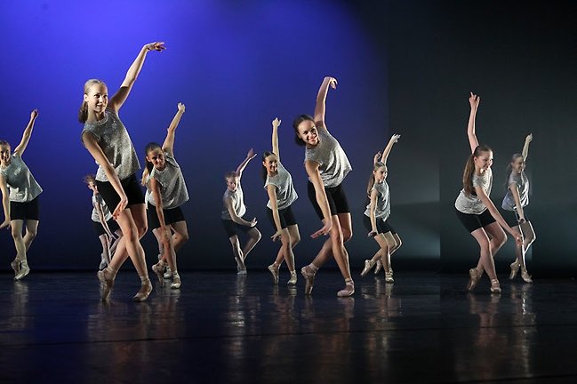 Grupp från Helsingfors Dansinstitut. Foto Susanna Reitamo