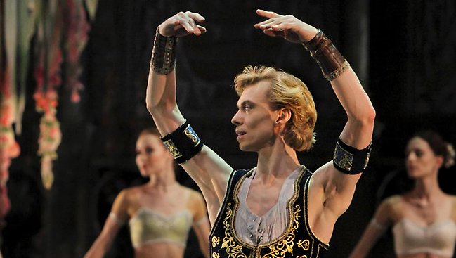 Balettchefen Vladimir Malakhov i La Péri. Fotograf Enrico Nawrath