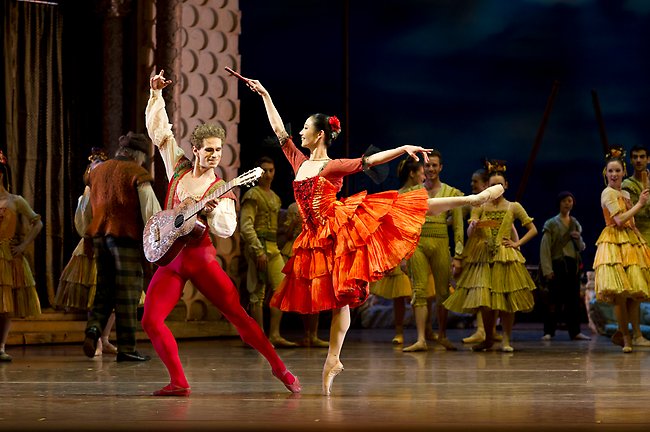 Minki Nam och Dmitry Zagrebian i Don Quijote på Kungliga Operan. Foto Hans Nilsson.